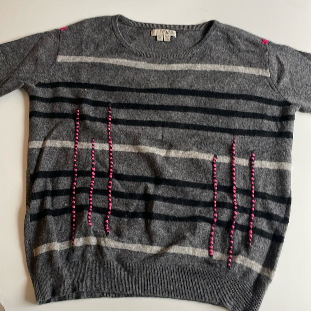 100% cashmere beautiful sweater great condition fits like a large small